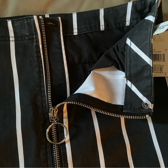 NWT Volcom Black and White Striped Mini Skirt S - Picture 3 of 5